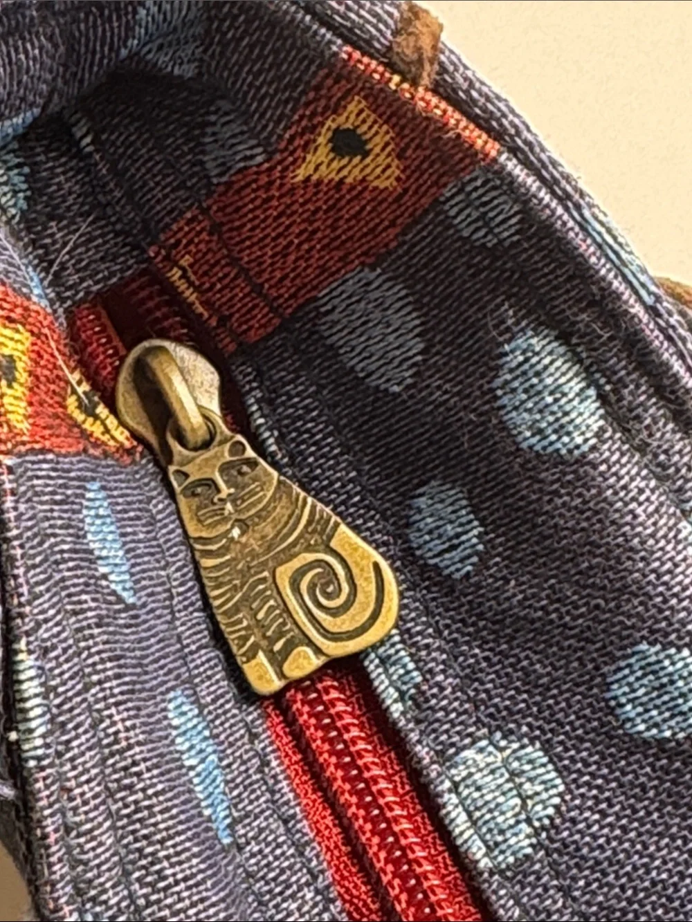 LAUREL BURCH Cat Tapestry Tote Bag Multicolor Brown Velvet Straps Zipper Closure